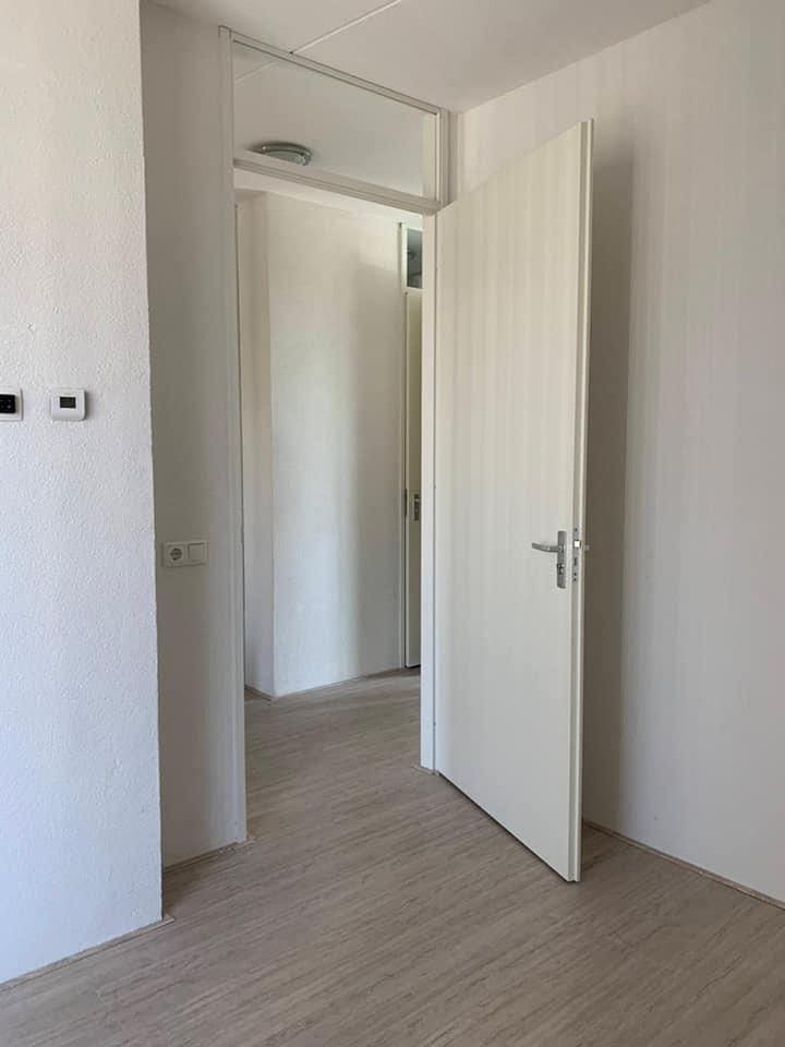 Bekijk foto 1/5 van room in Diemen
