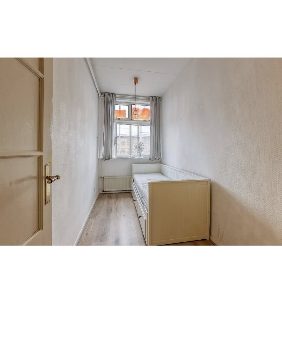 Bekijk foto 1/3 van room in 's-Gravenhage